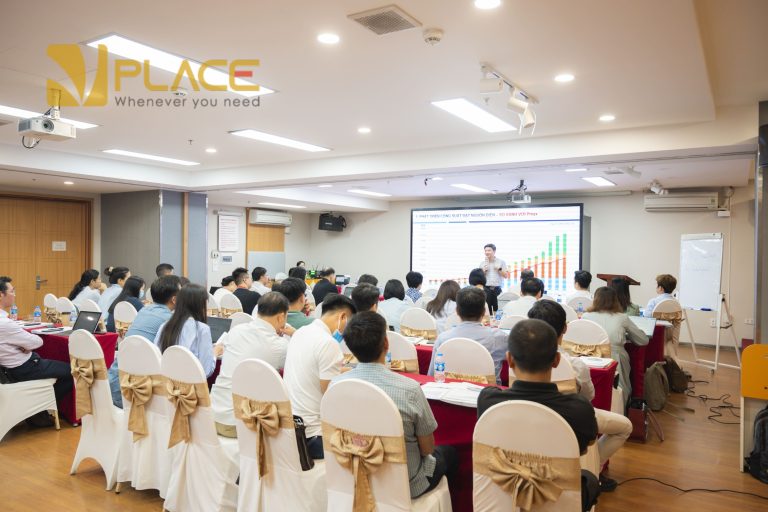 hoi truong co man led tai vplace 11