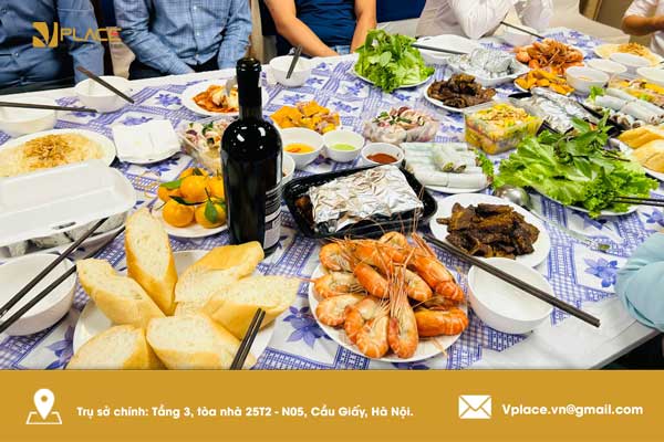Dịch vụ cơm trưa tại hội trường Vplace phục vụ theo mâm và theo suất