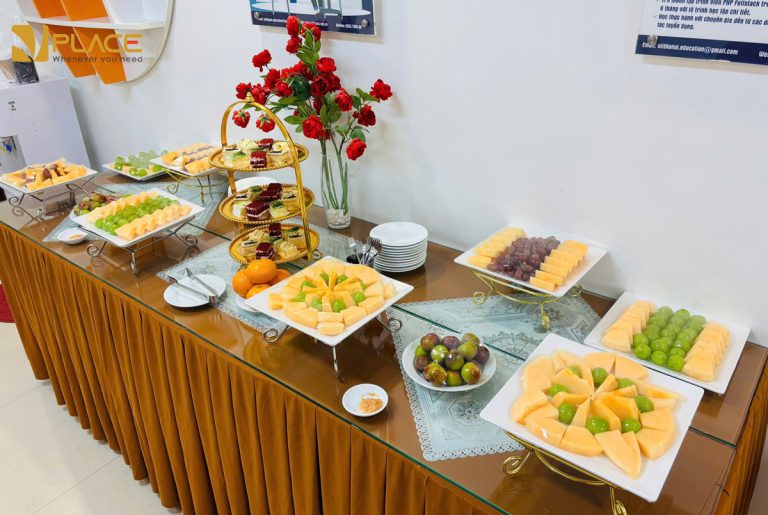 Tổ chức tiệc nhẹ – giải pháp lý tưởng cho sự kiện ngắn gọn, tinh gọn ngân sách