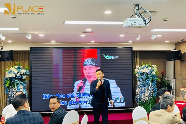 Tổ chức lễ vinh danh nhân sự tại hội trường – Vì sao doanh nghiệp nên đầu tư bài bản?