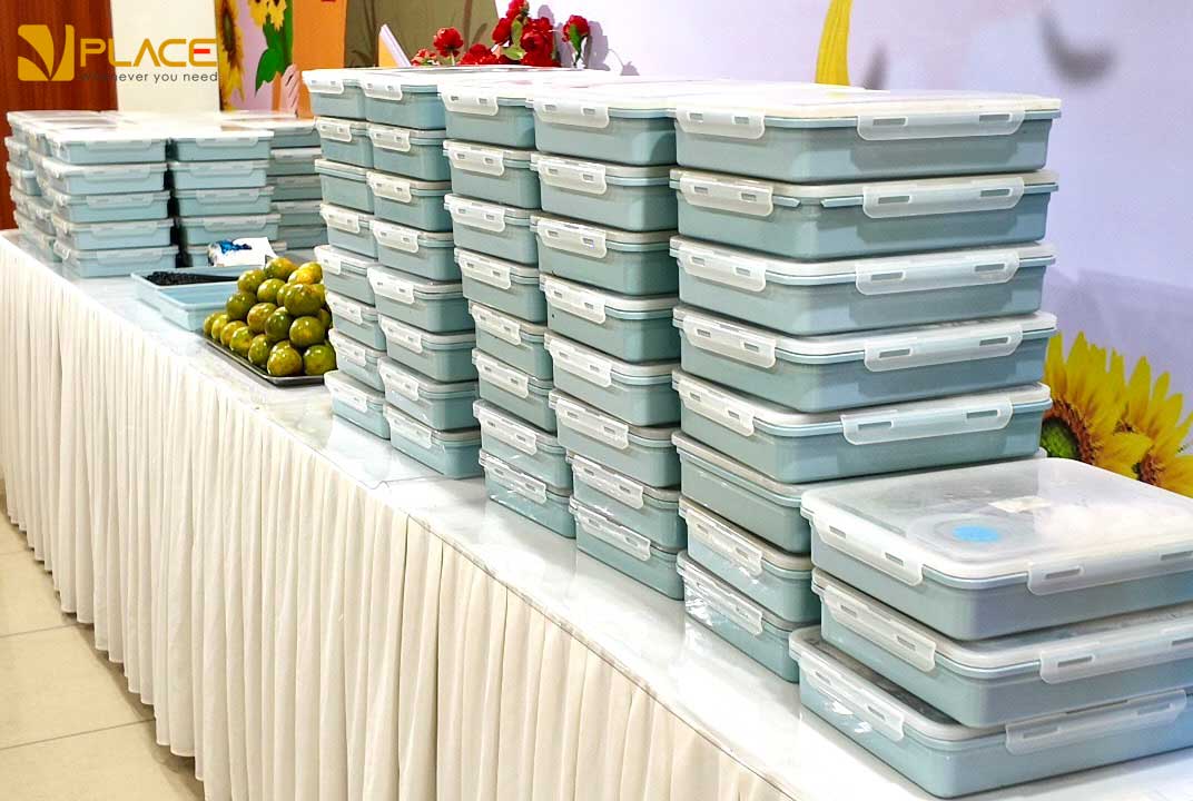 Cơm trưa sự kiện cho doanh nghiệp: Gợi ý cách tổ chức bữa trưa chu đáo cho khách mời 2 com hop su kien 3