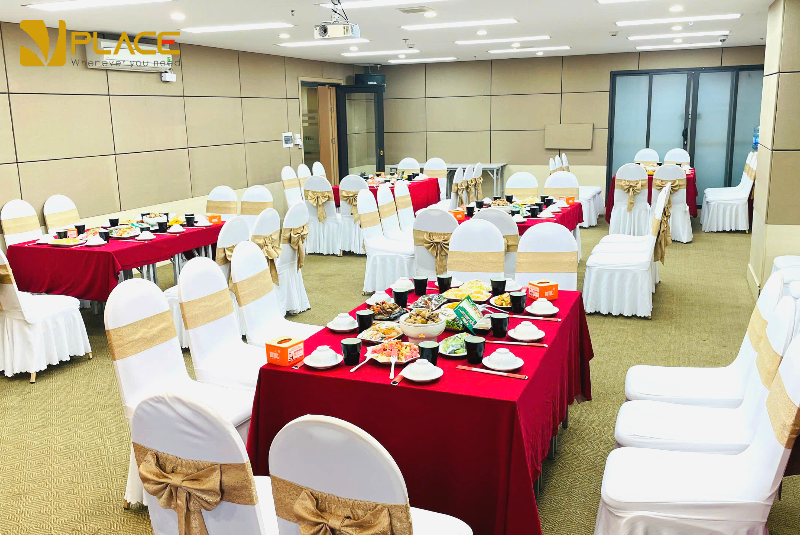 Thuê hội trường tổ chức sự kiện: 10 tiêu chí doanh nghiệp cần biết trước khi lựa chọn 2 com trua su kien VIP 2